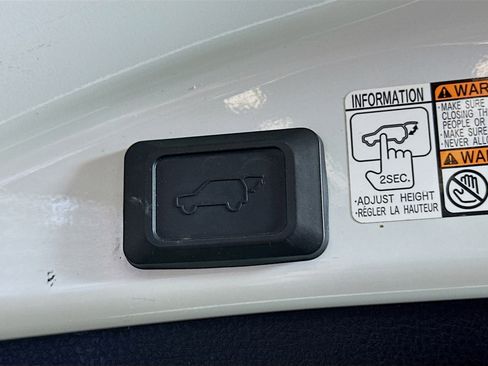 Used 2017 Toyota RAV4 XLE FWD image 30