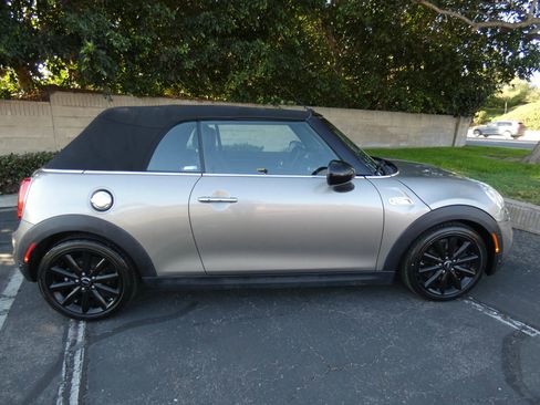 Used 2018 MINI Cooper S w/ Premium Package image 62