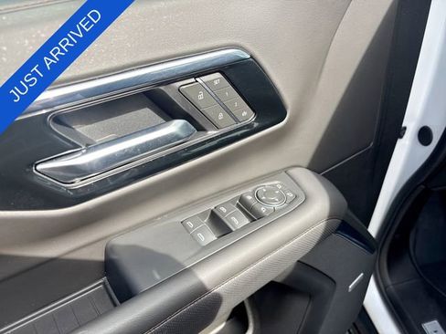 Used 2025 Chevrolet Suburban High Country AWD/4WD image 13