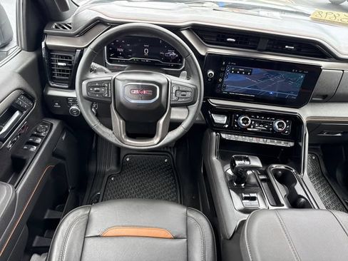 Used 2025 GMC Sierra 1500 AT4 w/ Technology Package AWD/4WD image 12