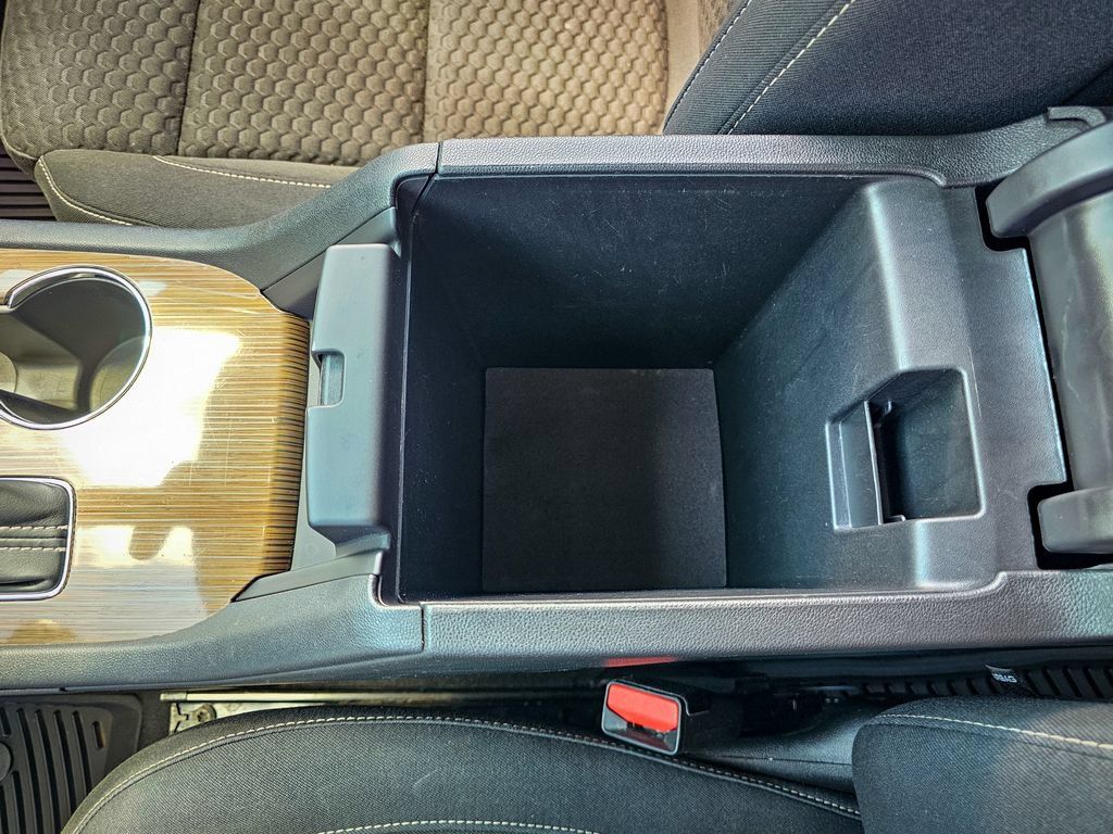 Used 2018 GMC Acadia SLE FWD image 25
