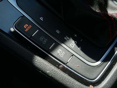 Used 2020 Volkswagen GTI S image 21