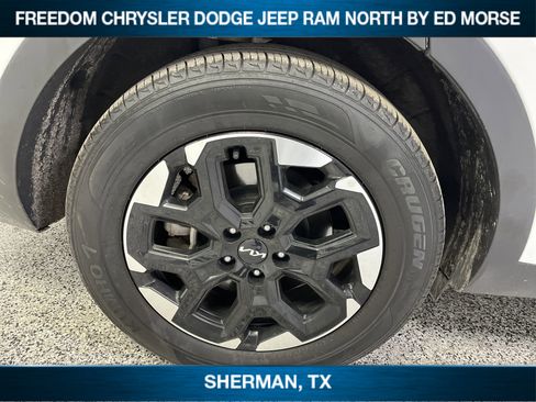 Used 2024 Kia Sorento S image 13