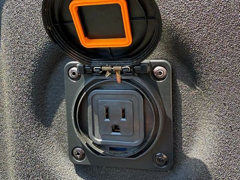 Used 2024 Nissan Frontier SV w/ Technology Package image 13