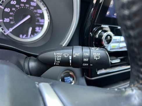 Used 2022 Toyota Highlander Limited FWD image 23