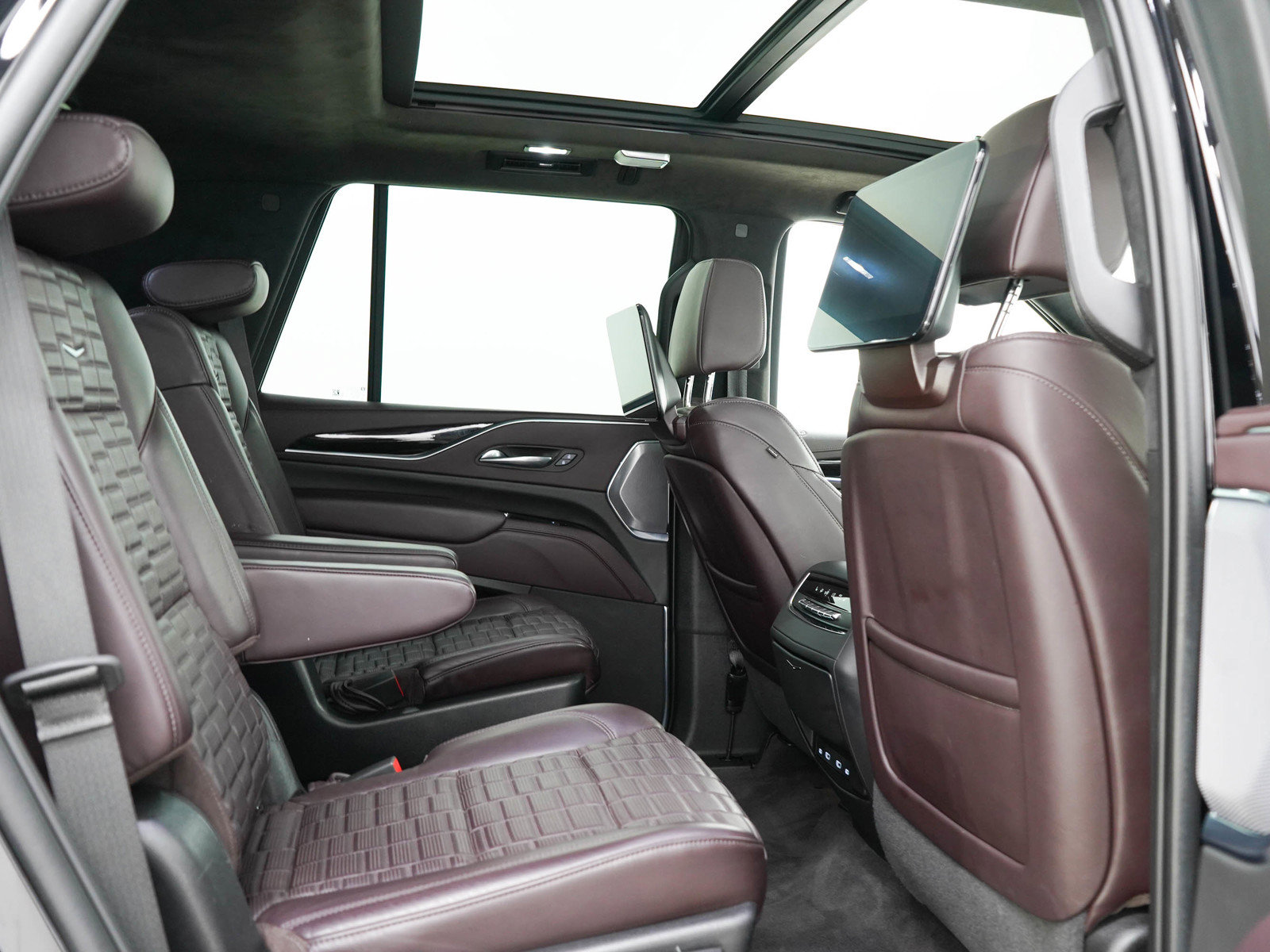 Used 2022 Cadillac Escalade Sport Platinum w/ Heavy-Duty Trailer Package AWD/4WD image 14