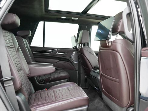 Used 2022 Cadillac Escalade Sport Platinum w/ Heavy-Duty Trailer Package AWD/4WD image 14