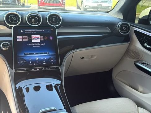 Used 2025 Mercedes-Benz GLC 300 image 32