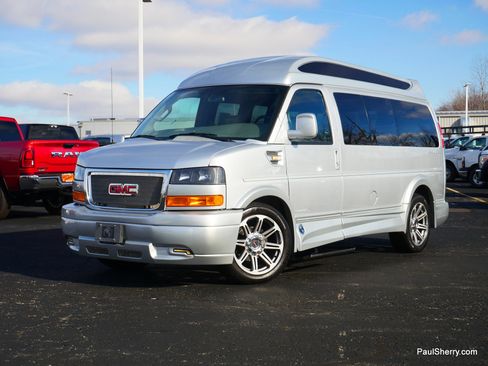 Used 2018 GMC Savana 2500 w/ Enhanced Convenience Package image 11