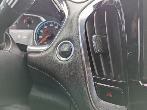 Certified 2023 Chevrolet Traverse LT w/ Rear Camera Mirror Package image 18