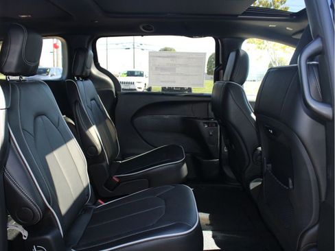 New 2026 Chrysler Pacifica Limited w/ S Appearance Package image 28