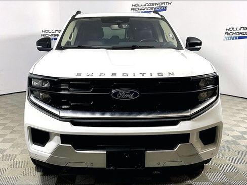Used 2025 Ford Expedition Platinum AWD/4WD image 2