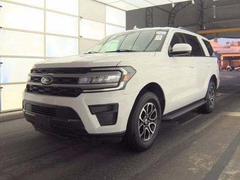 Used 2024 Ford Expedition XLT image 2