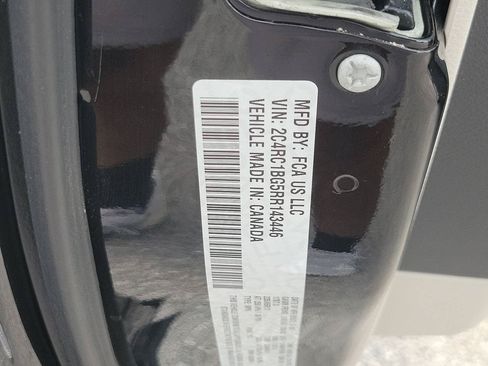 Used 2024 Chrysler Pacifica Touring-L FWD image 28