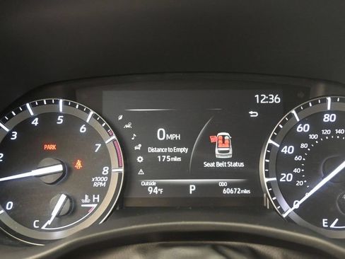 Used 2021 Toyota Highlander XLE AWD/4WD image 13