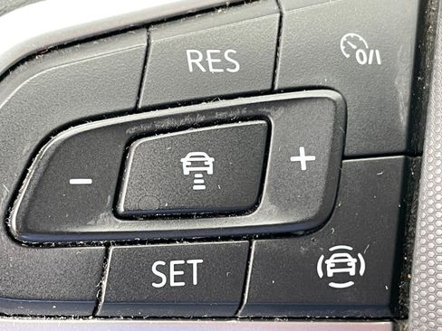 Used 2021 Volkswagen Atlas Cross Sport SE FWD image 23