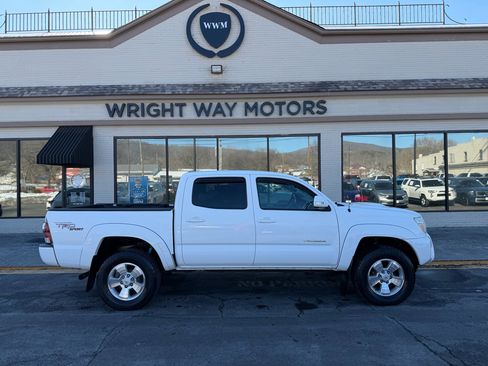 Used 2013 Toyota Tacoma 4x4 Double Cab image 2