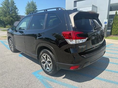 Used 2023 Subaru Forester Premium AWD/4WD image 6