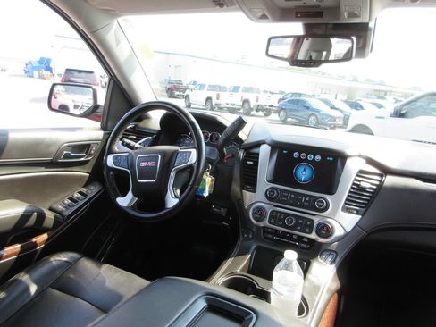 Certified 2020 GMC Yukon SLT AWD/4WD image 28