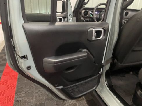 Used 2023 Jeep Wrangler Unlimited w/ Sun & Screen Package AWD/4WD image 40