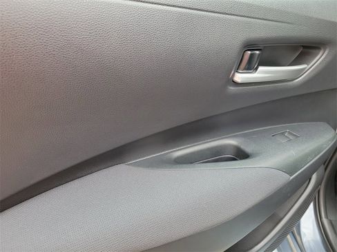 Used 2020 Toyota Corolla LE image 16
