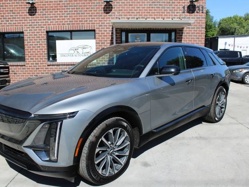 Used 2025 Cadillac Lyriq Sport AWD/4WD image 3