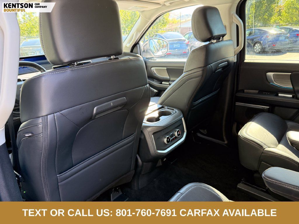 Used 2025 Ford Expedition Max Platinum AWD/4WD image 31