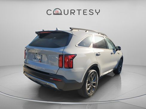 Used 2022 Kia Sorento SX Prestige w/ Rust Color Package image 6