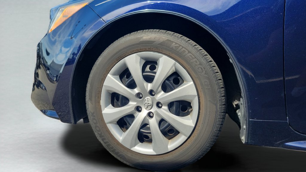 Used 2023 Toyota Corolla LE FWD image 2