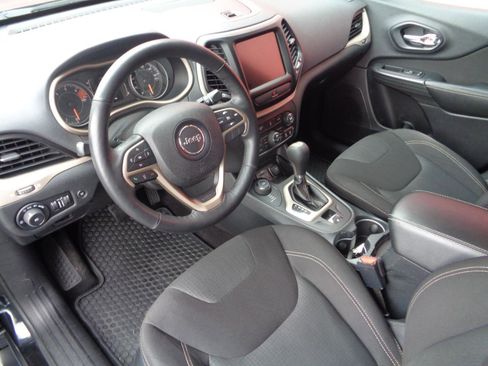 Used 2016 Jeep Cherokee Latitude w/ Comfort/Convenience Group image 2