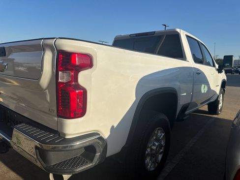 Used 2022 Chevrolet Silverado 2500 LT w/ Convenience Package AWD/4WD image 5