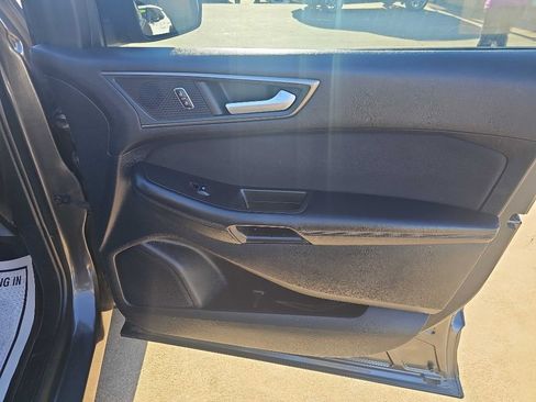 Used 2018 Ford Edge SE image 19