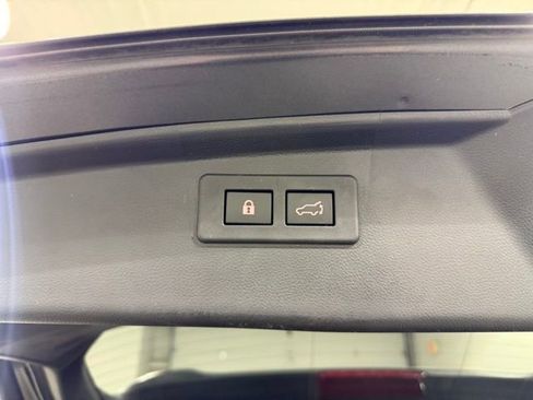 Used 2021 Subaru Outback Touring XT AWD/4WD image 9