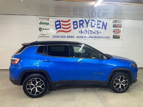 Used 2025 Jeep Compass Limited image 1