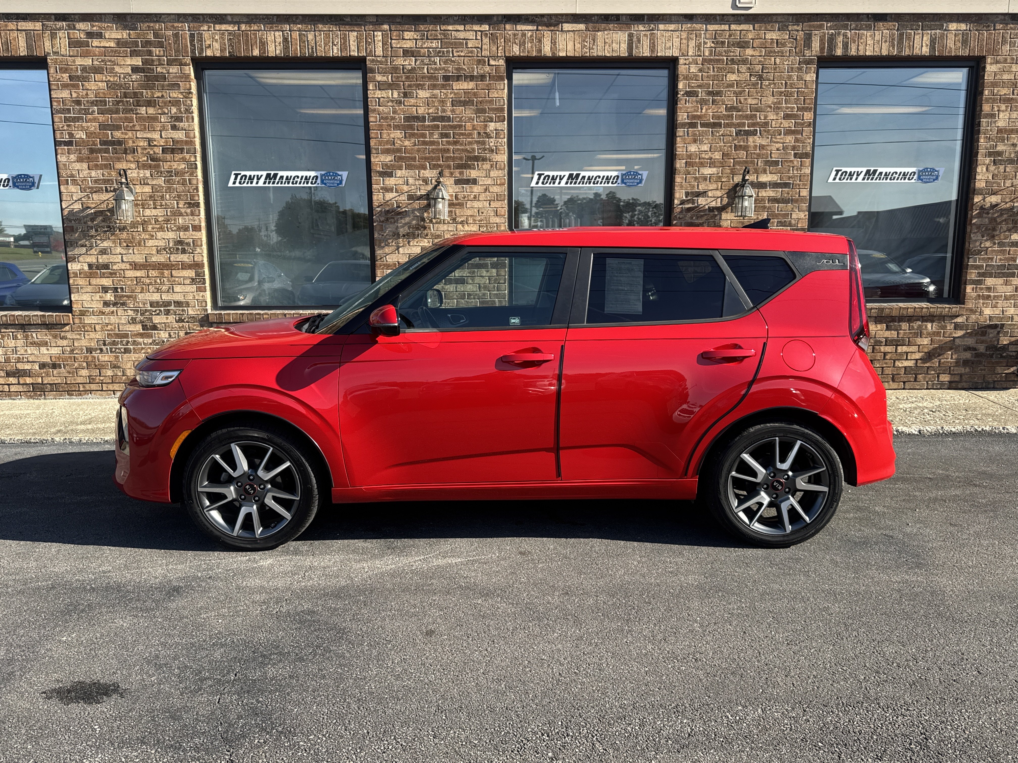 Used 2021 Kia Soul GT-Line FWD image 2