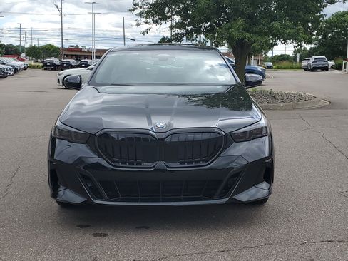 New 2027 BMW 530i xDrive w/ M Sport Package AWD/4WD image 2