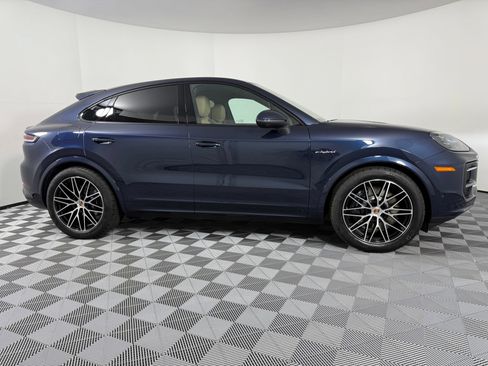 Certified 2026 Porsche Cayenne E-Hybrid Coupe AWD/4WD image 8