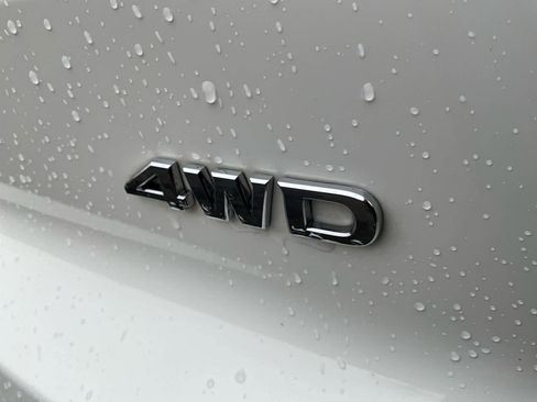 Used 2025 Nissan Pathfinder S image 18