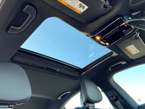 Used 2025 Mercedes-Benz C 300 4MATIC Sedan image 17