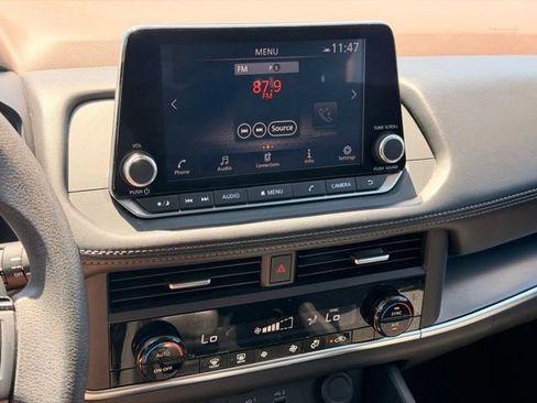 Used 2023 Nissan Rogue SV image 30