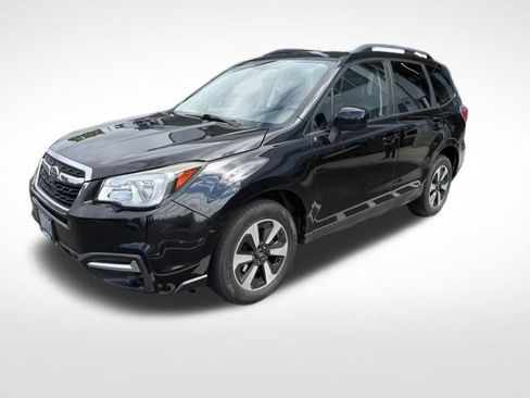 Used 2017 Subaru Forester 2.5i Premium w/ All-Weather Package AWD/4WD image 3