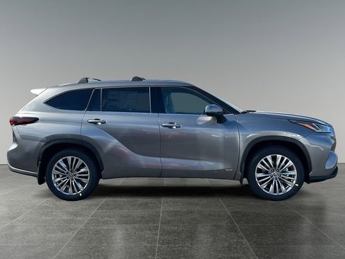 New 2026 Toyota Highlander Platinum AWD/4WD image 9