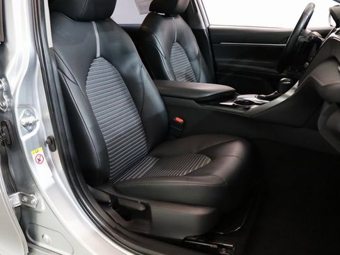 Used 2019 Toyota Camry SE image 13