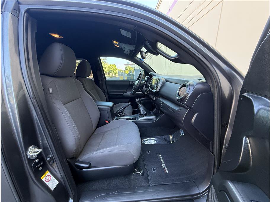 Used 2019 Toyota Tacoma TRD Sport AWD/4WD image 29