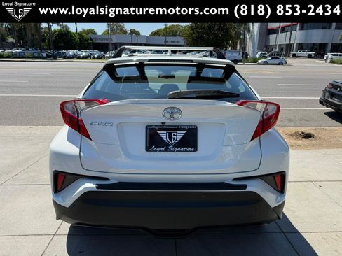 Used 2018 Toyota C-HR XLE FWD image 6