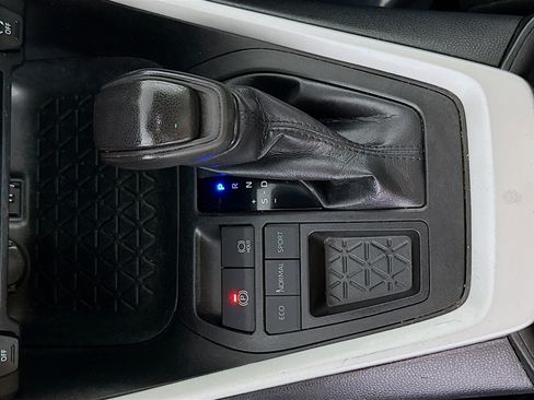 Used 2021 Toyota RAV4 XLE FWD image 20