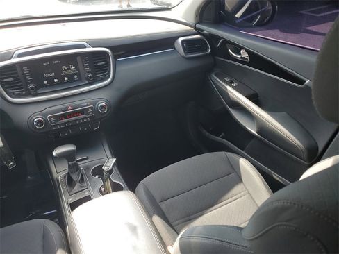 Used 2019 Kia Sorento S image 15