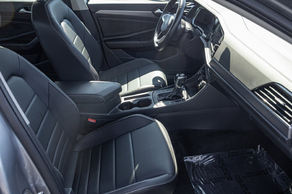 Certified 2024 Volkswagen Jetta SE FWD image 31