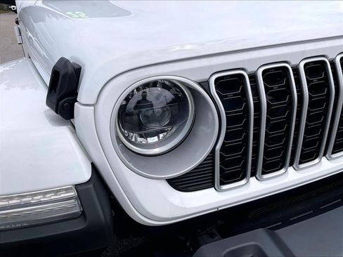 Used 2025 Jeep Wrangler Unlimited Sahara AWD/4WD image 29