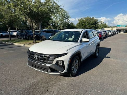 Used 2025 Hyundai Tucson SE FWD image 1